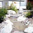 Wasserlauf, k�nstlicher Bachlauf mit Natursteinen eingefasst